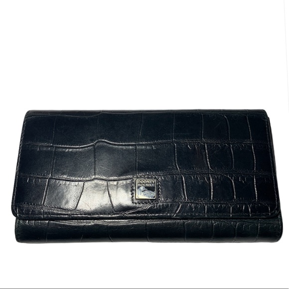 Dooney & Burke leather wallet EUC, tri fold